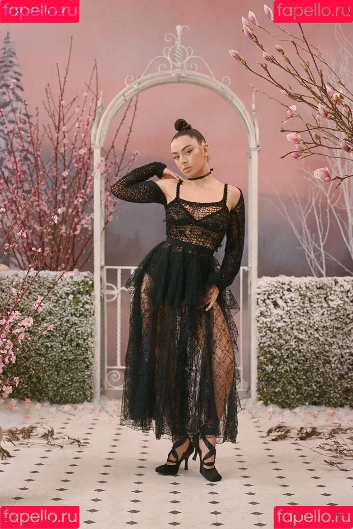 Charli XCX Onlyfans Photo Gallery 