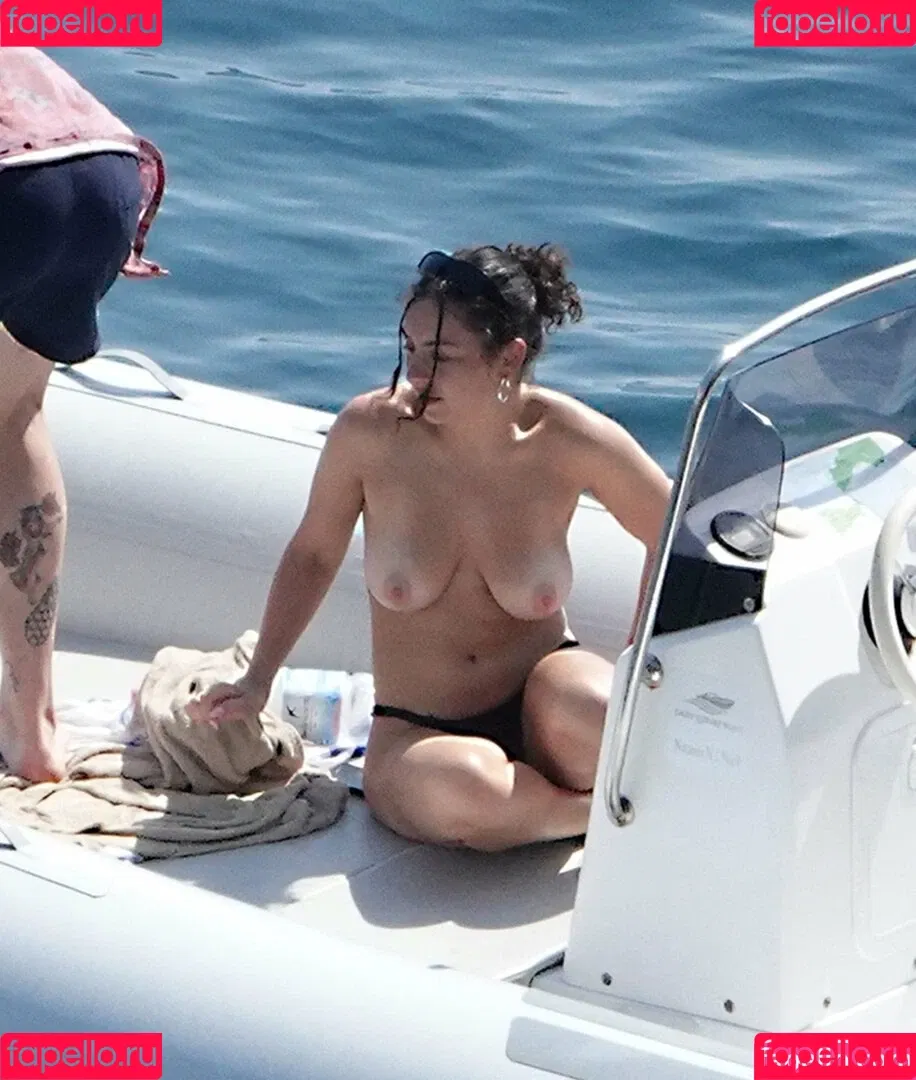Charli XCX Onlyfans Photo Gallery 