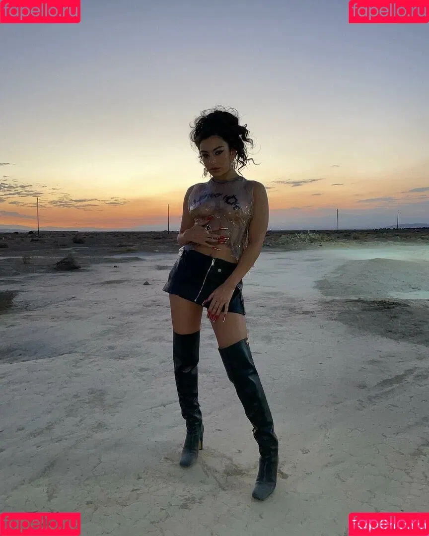 Charli XCX Onlyfans Photo Gallery 