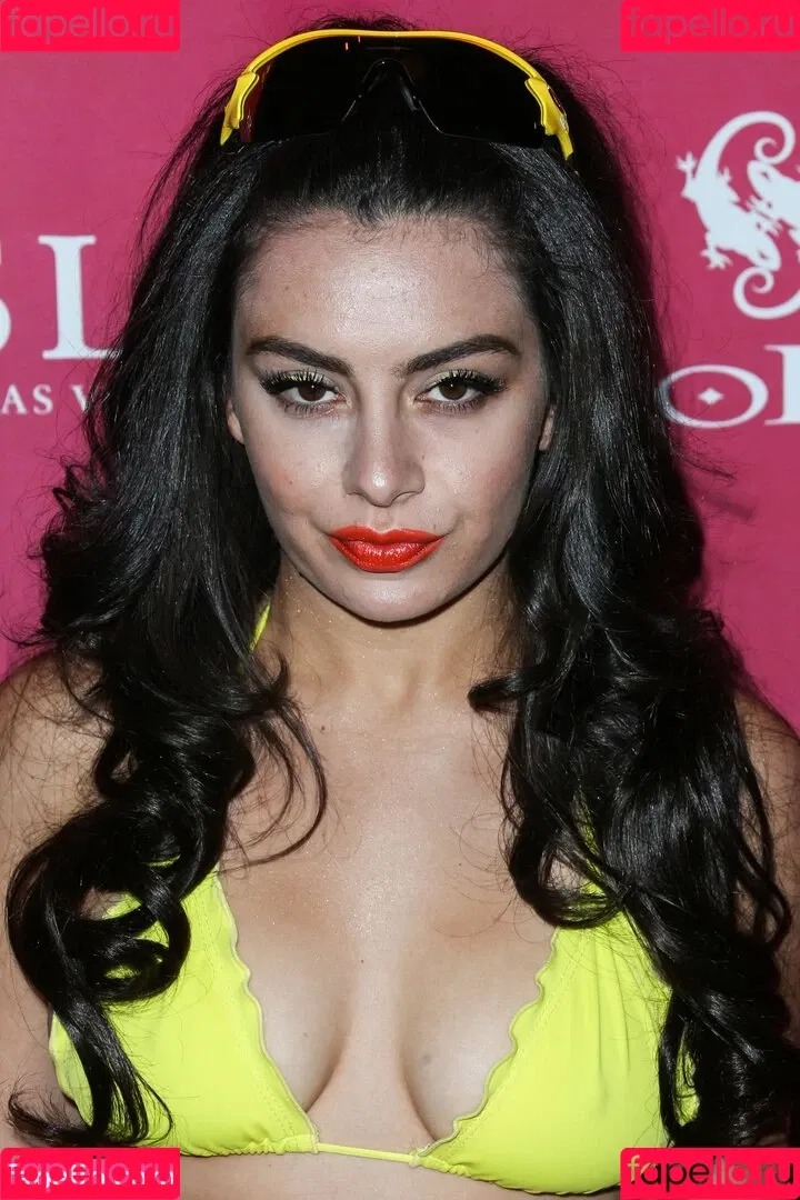 Charli XCX Onlyfans Photo Gallery 