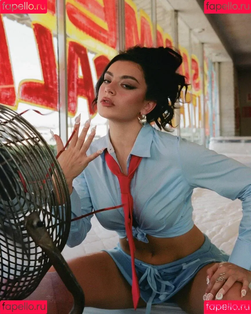 Charli XCX Onlyfans Photo Gallery 