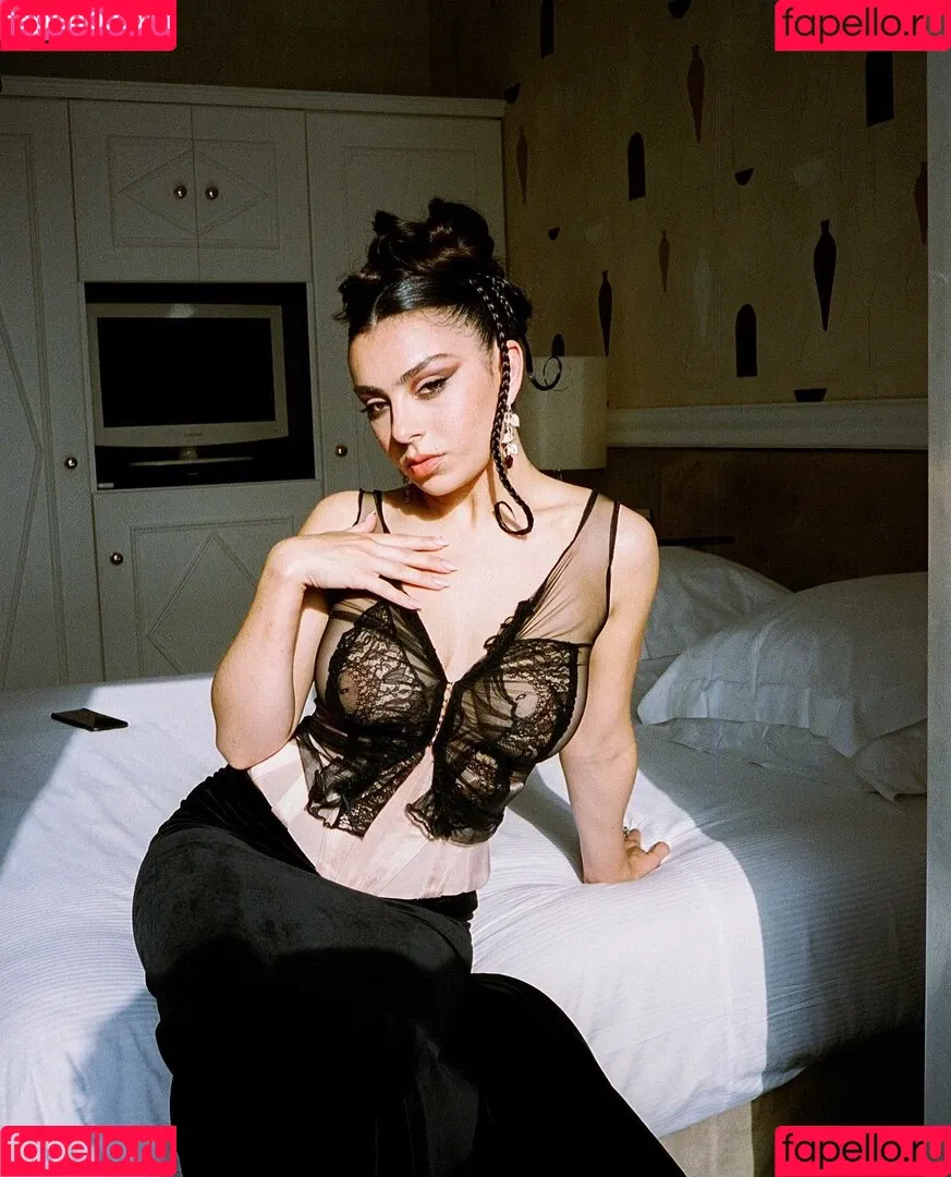 Charli XCX Onlyfans Photo Gallery 
