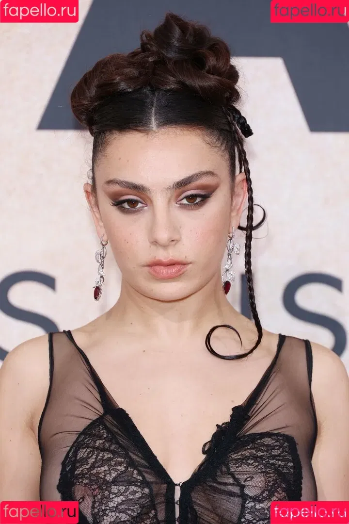 Charli XCX Onlyfans Photo Gallery 