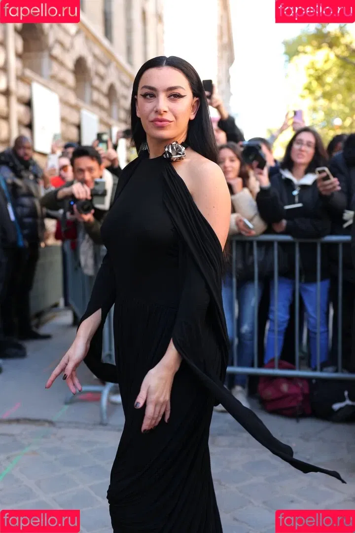 Charli XCX Onlyfans Photo Gallery 