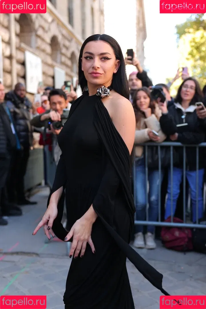 Charli XCX Onlyfans Photo Gallery 