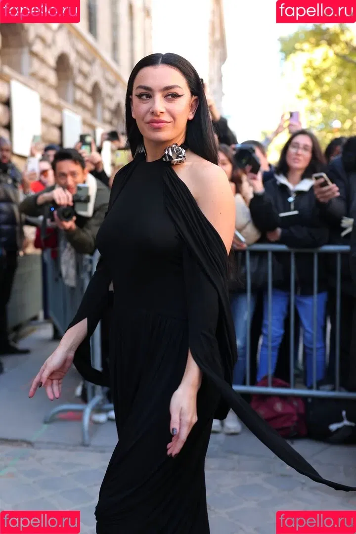Charli XCX Onlyfans Photo Gallery 