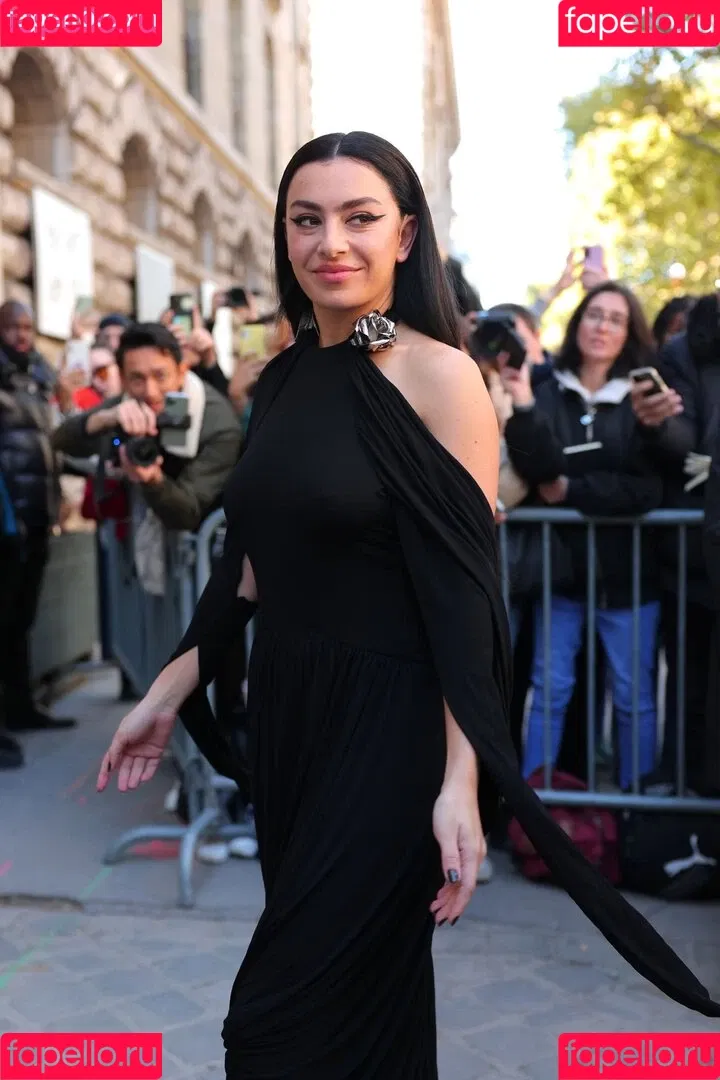 Charli XCX Onlyfans Photo Gallery 