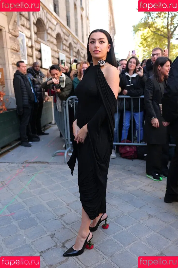 Charli XCX Onlyfans Photo Gallery 