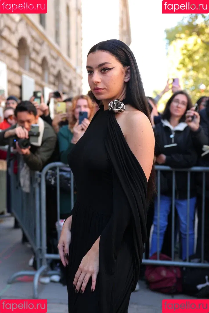 Charli XCX Onlyfans Photo Gallery 