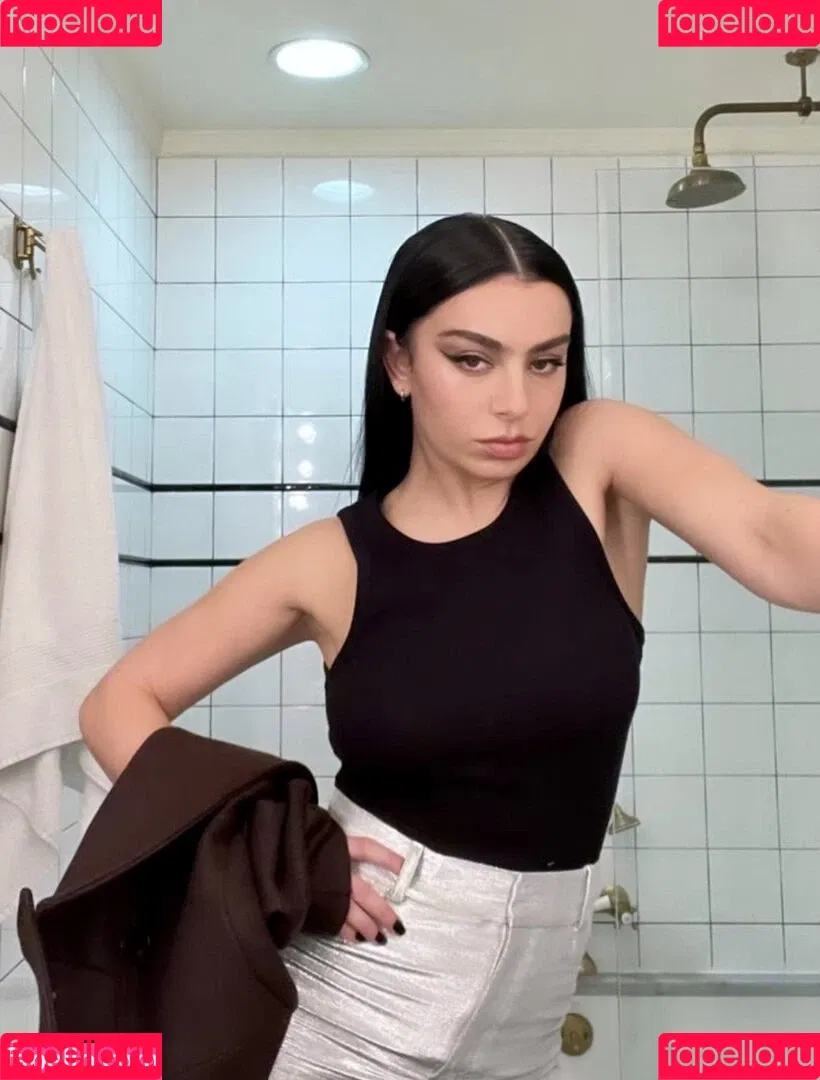 Charli XCX Onlyfans Photo Gallery 