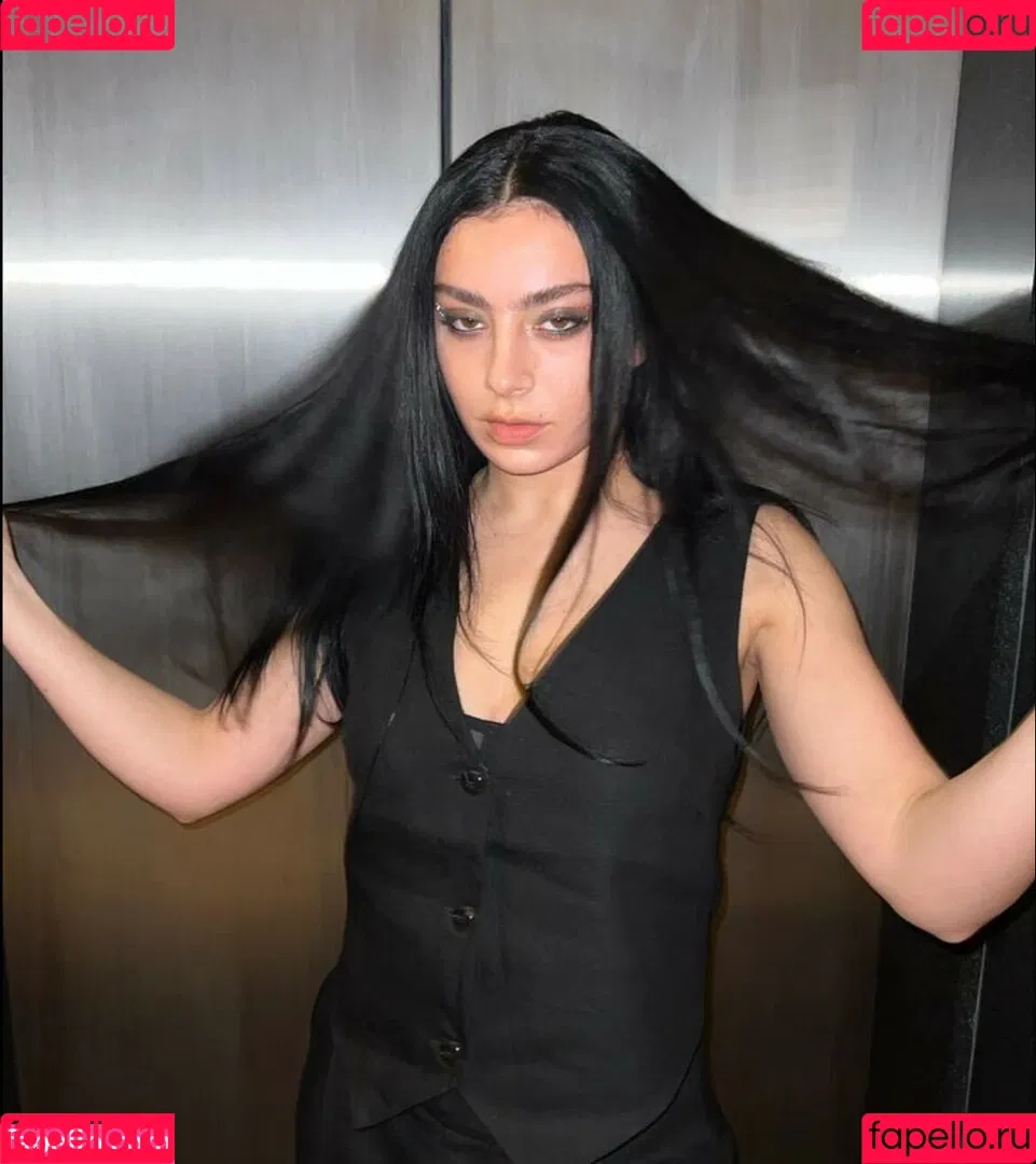Charli XCX Onlyfans Photo Gallery 