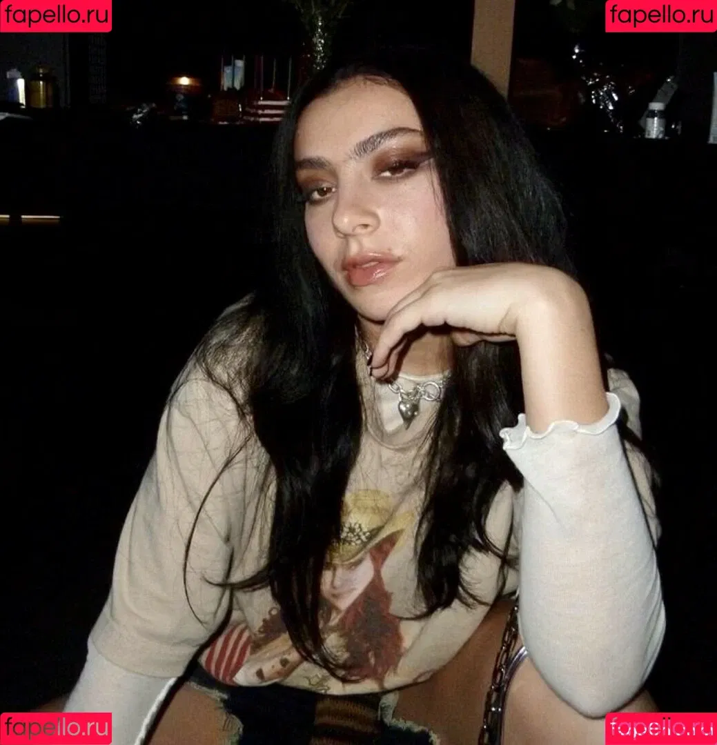 Charli XCX Onlyfans Photo Gallery 