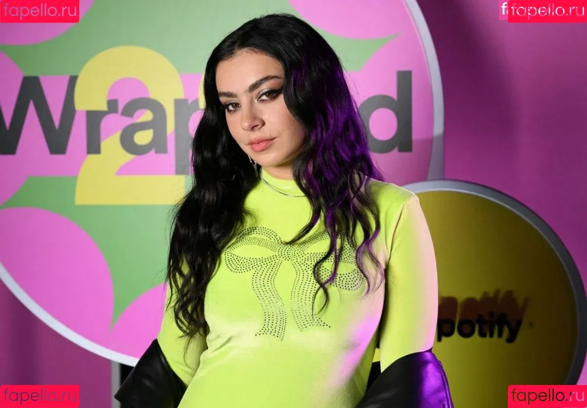 Charli XCX Onlyfans Photo Gallery 