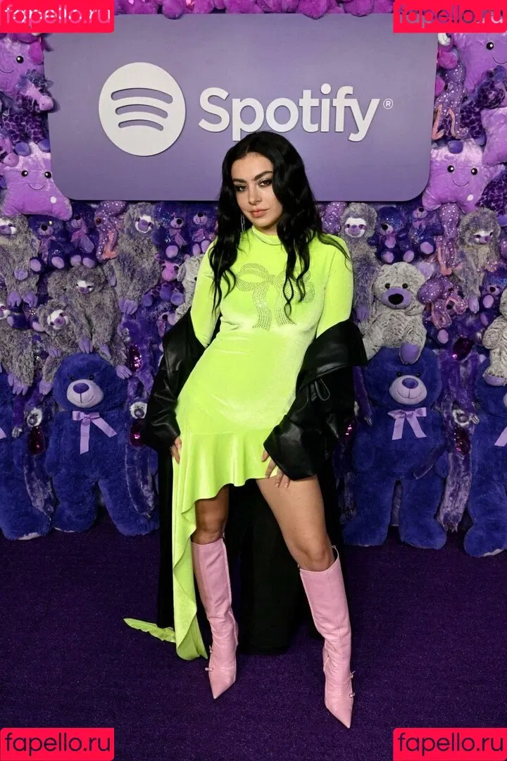 Charli XCX Onlyfans Photo Gallery 