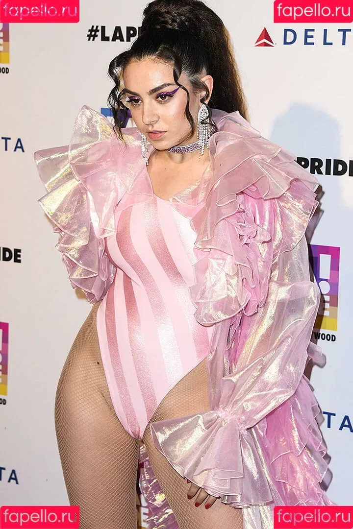 Charli XCX Onlyfans Photo Gallery 