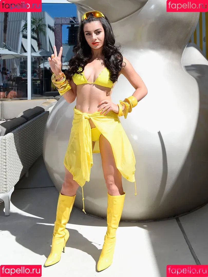 Charli XCX Onlyfans Photo Gallery 