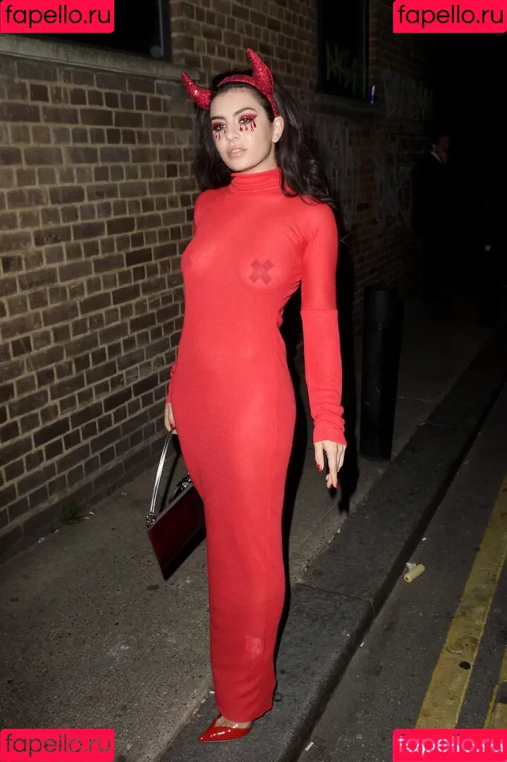Charli XCX Onlyfans Photo Gallery 