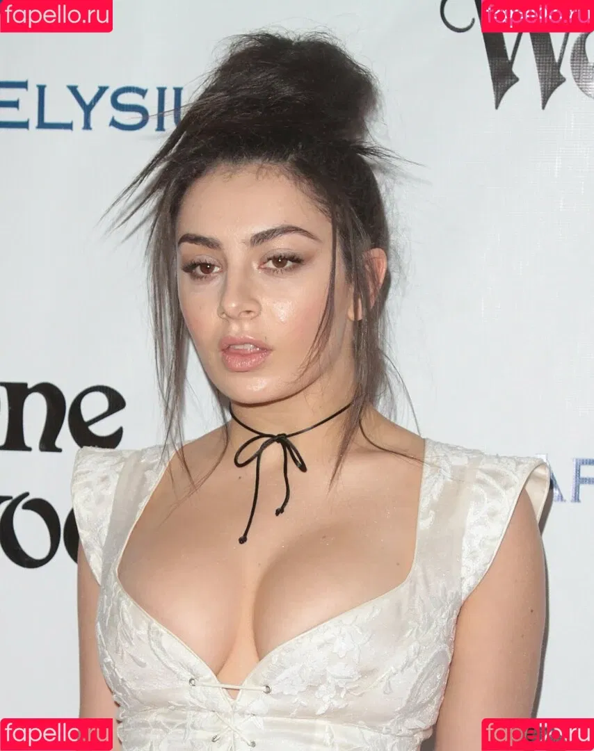 Charli XCX Onlyfans Photo Gallery 
