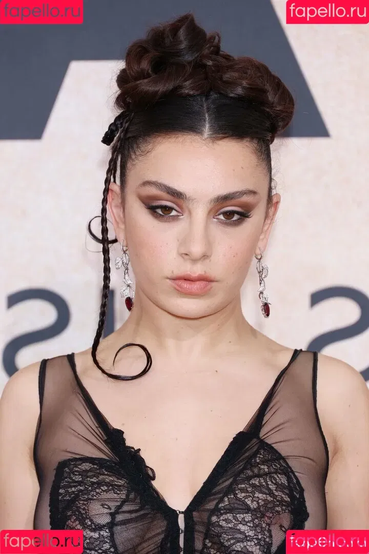 Charli XCX Onlyfans Photo Gallery 