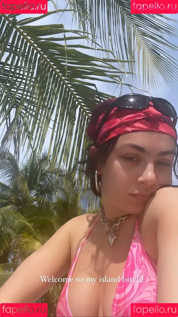 Charli XCX Onlyfans Photo Gallery 