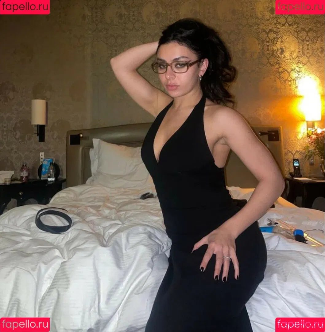 Charli XCX Onlyfans Photo Gallery 