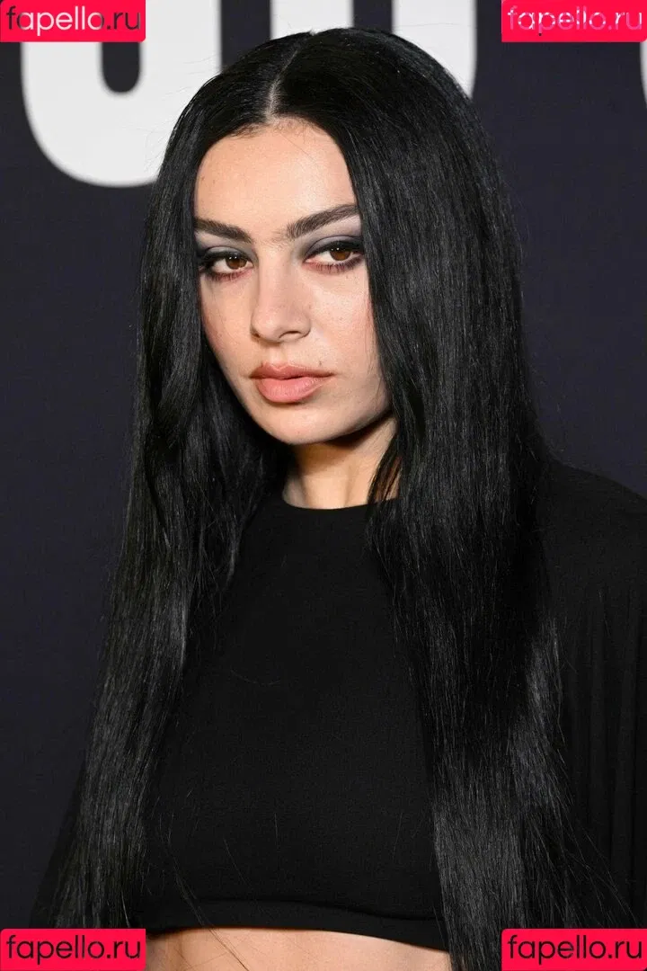 Charli XCX Onlyfans Photo Gallery 