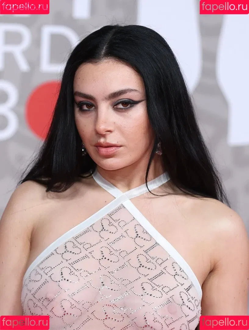 Charli XCX Onlyfans Photo Gallery 