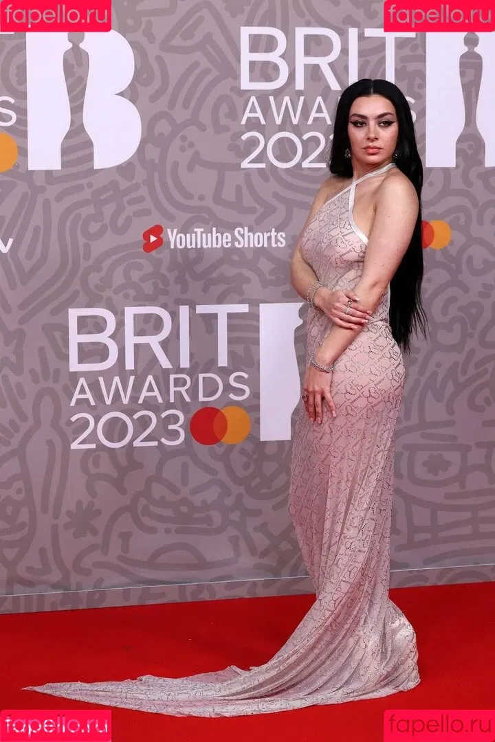Charli XCX Onlyfans Photo Gallery 