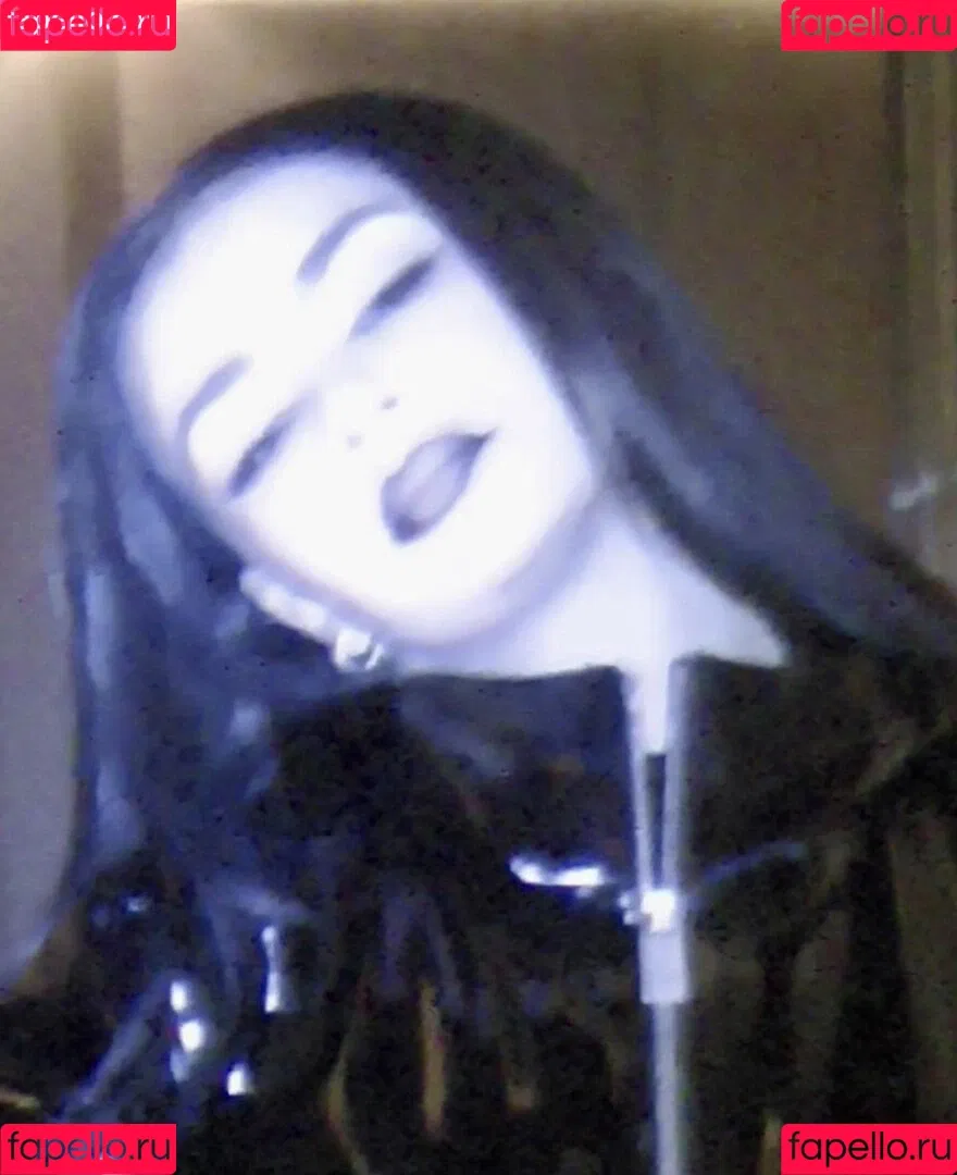 Charli XCX Onlyfans Photo Gallery 