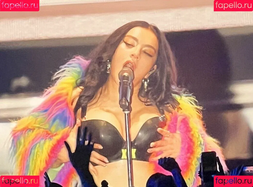 Charli XCX Onlyfans Photo Gallery 