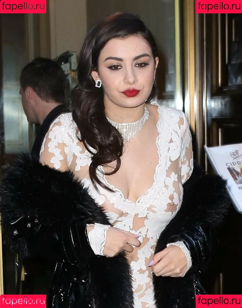 Charli XCX Onlyfans Photo Gallery 