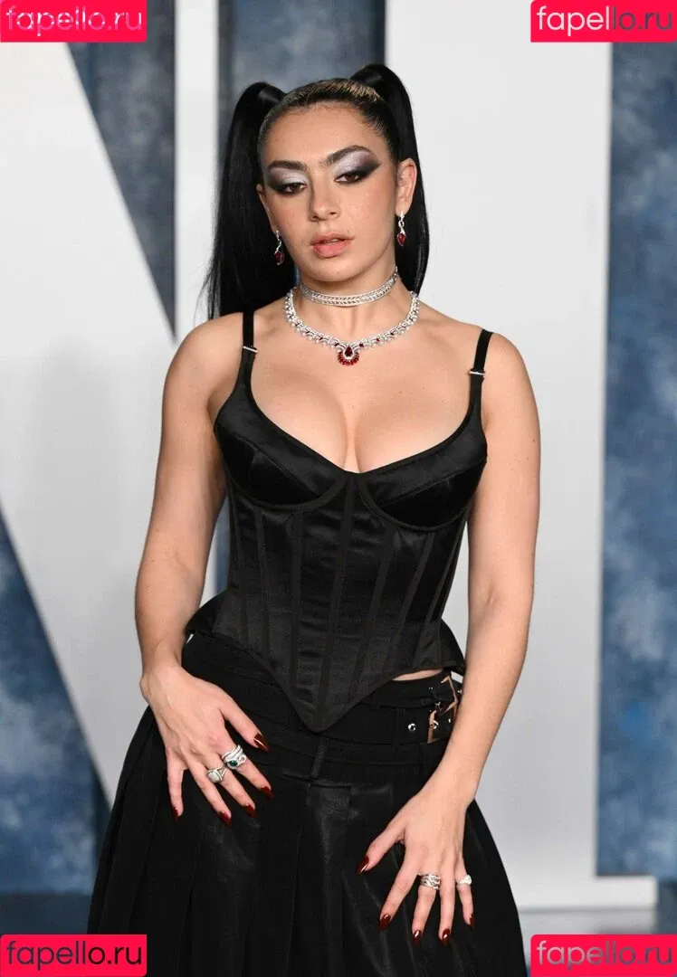 Charli XCX Onlyfans Photo Gallery 