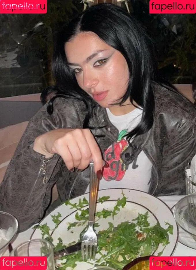 Charli XCX Onlyfans Photo Gallery 