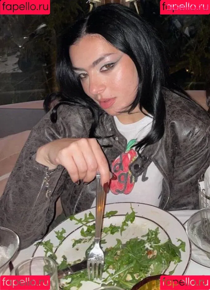 Charli XCX Onlyfans Photo Gallery 