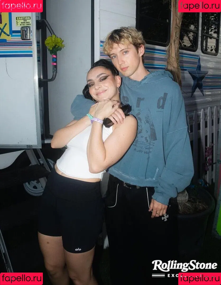 Charli XCX Onlyfans Photo Gallery 