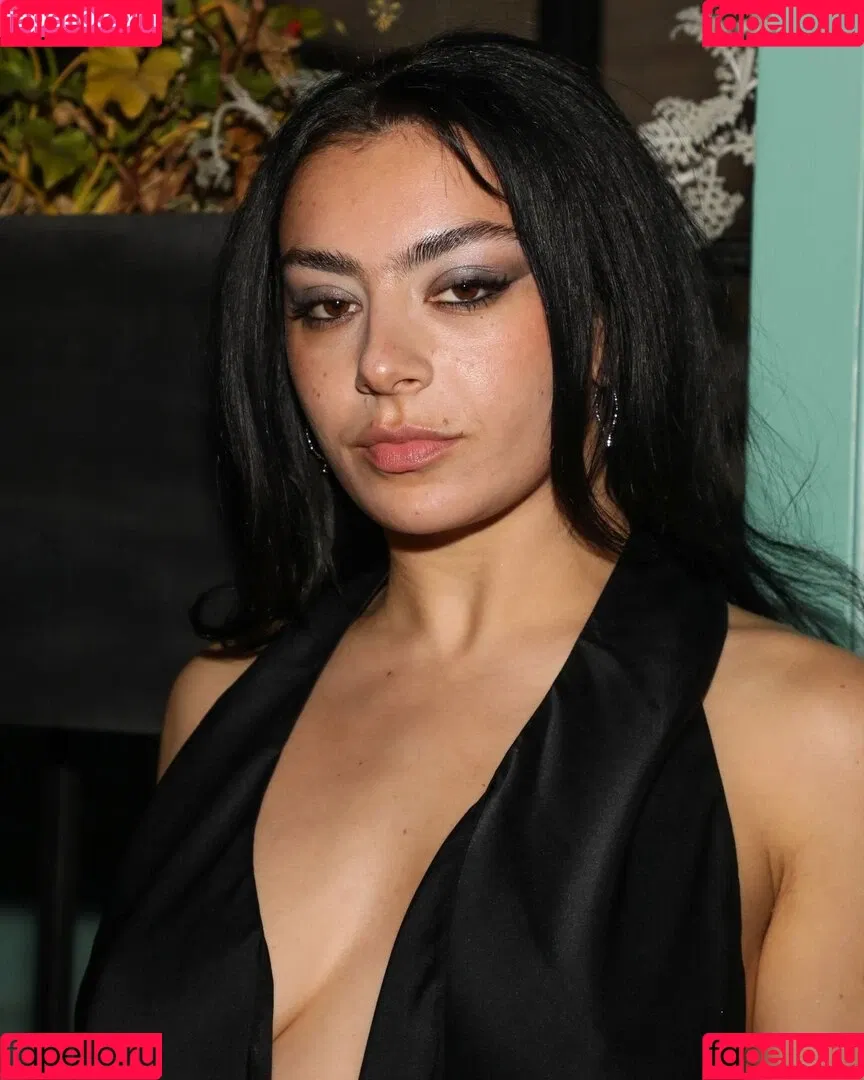 Charli XCX Onlyfans Photo Gallery 