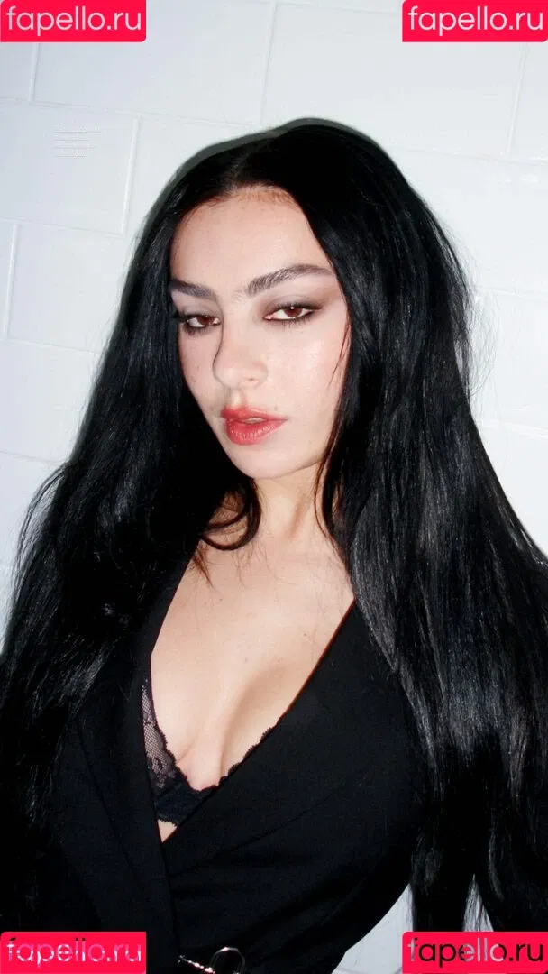 Charli XCX Onlyfans Photo Gallery 