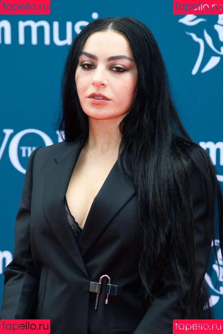 Charli XCX Onlyfans Photo Gallery 