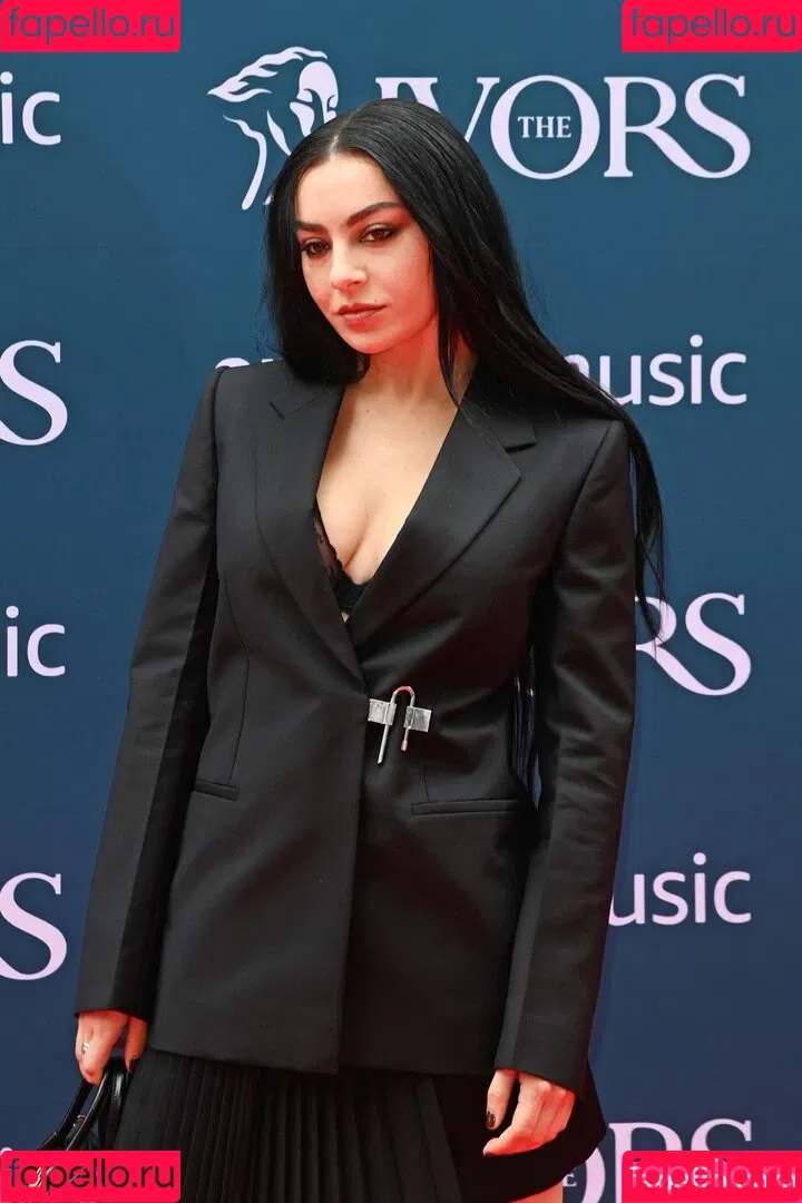 Charli XCX Onlyfans Photo Gallery 
