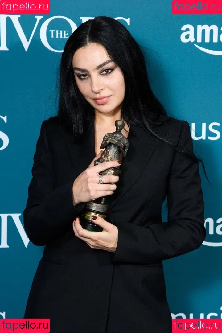 Charli XCX Onlyfans Photo Gallery 