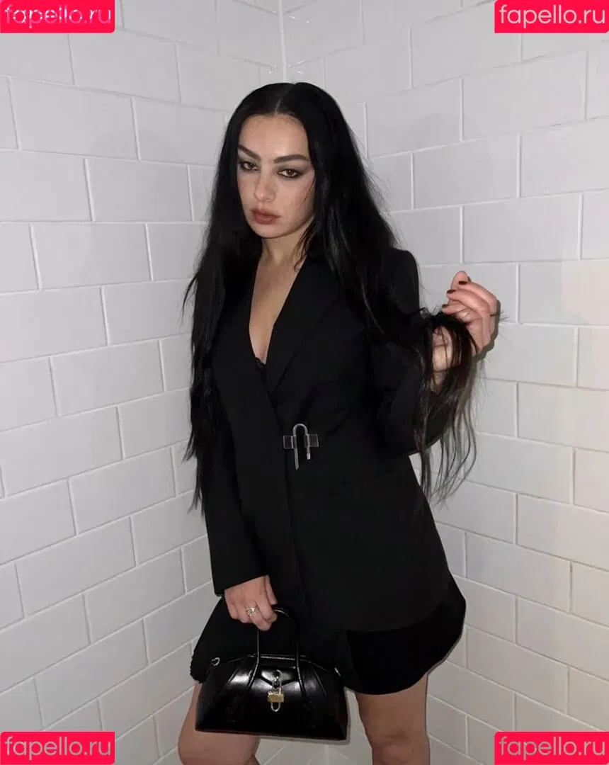 Charli XCX Onlyfans Photo Gallery 