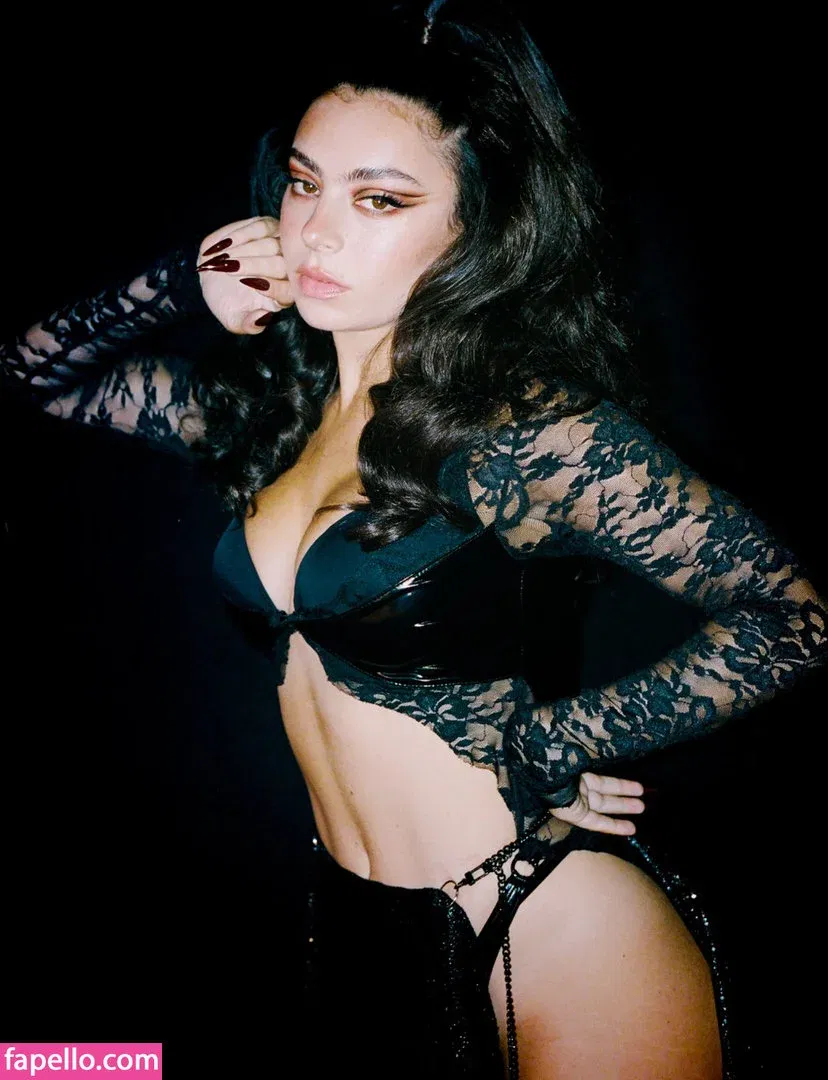 Charli XCX Onlyfans Photo Gallery 