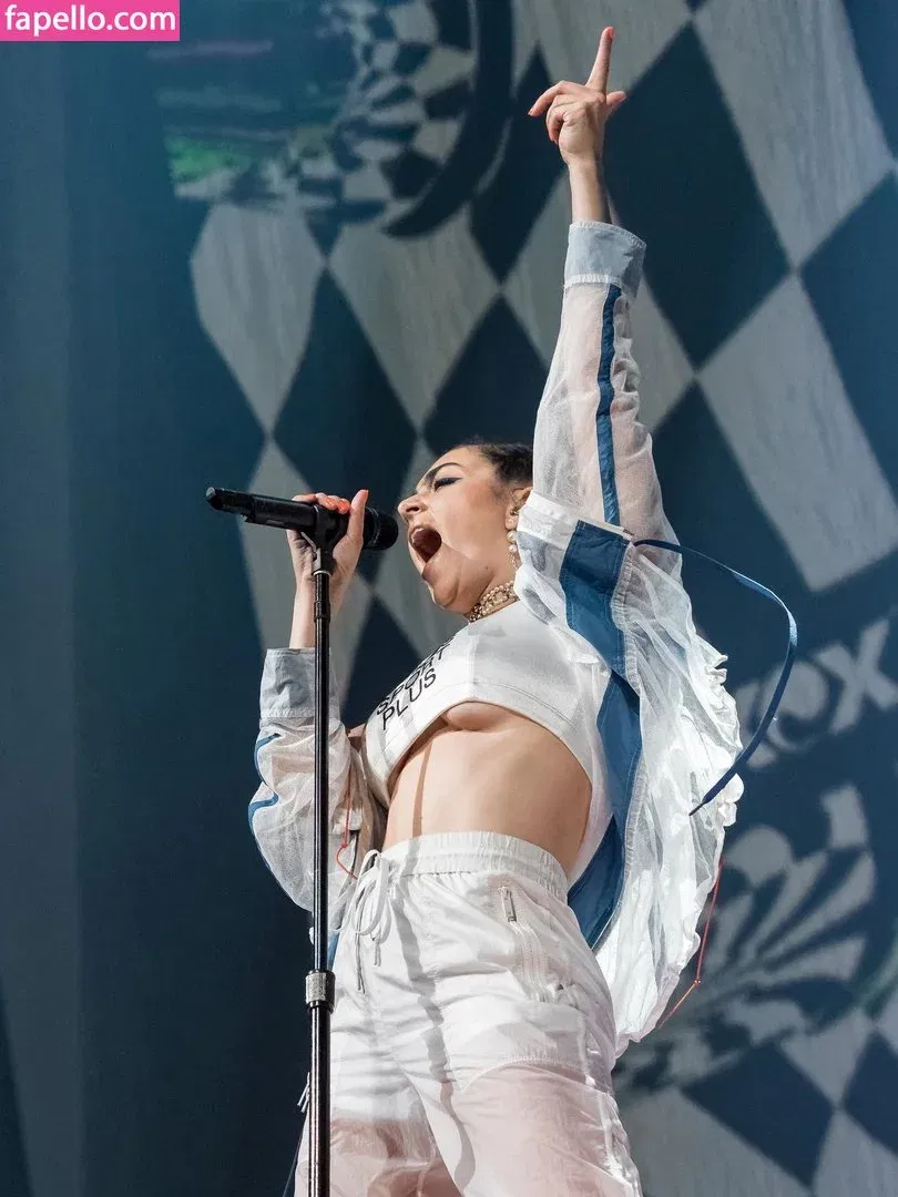 Charli XCX Onlyfans Photo Gallery 