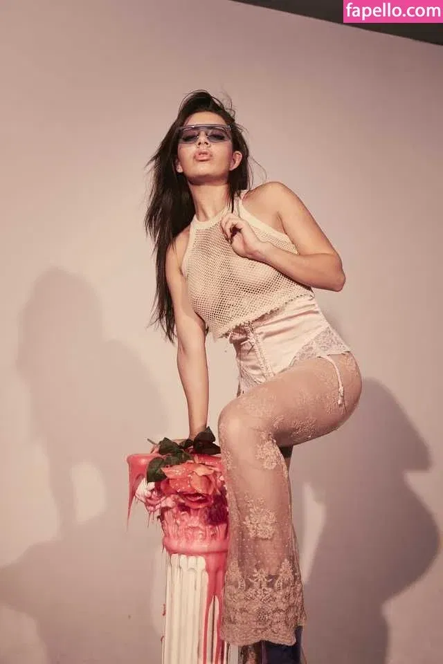 Charli XCX Onlyfans Photo Gallery 