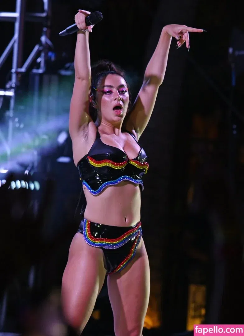Charli XCX Onlyfans Photo Gallery 