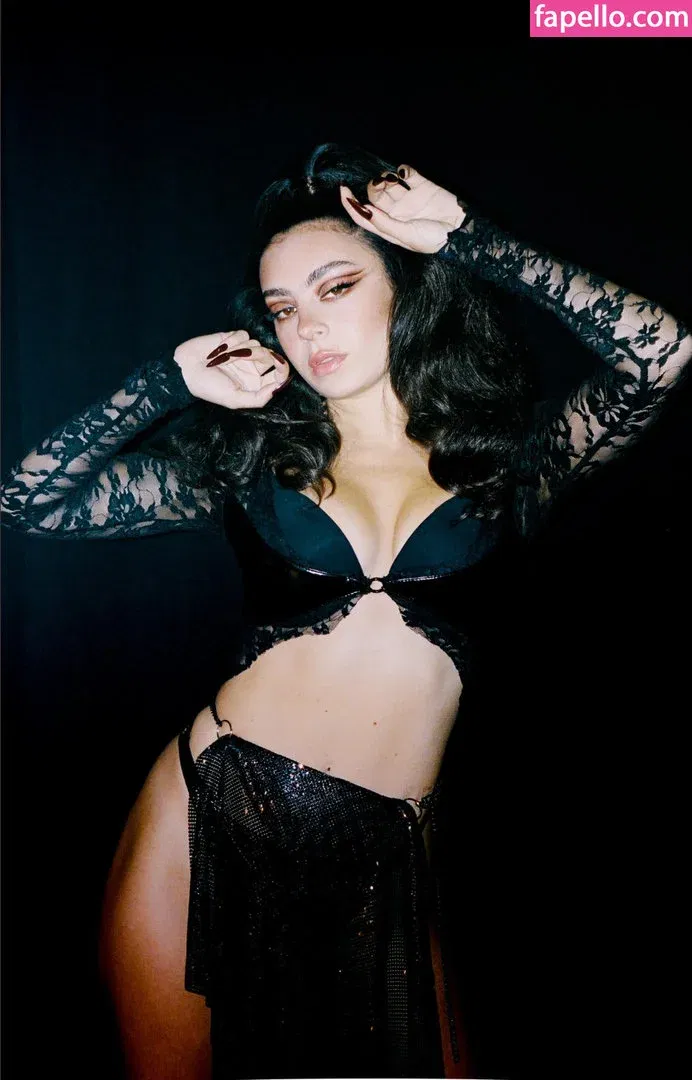 Charli XCX Onlyfans Photo Gallery 