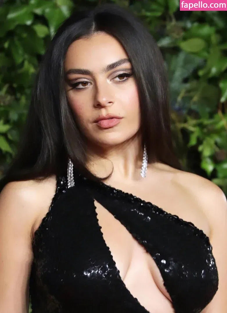 Charli XCX Onlyfans Photo Gallery 