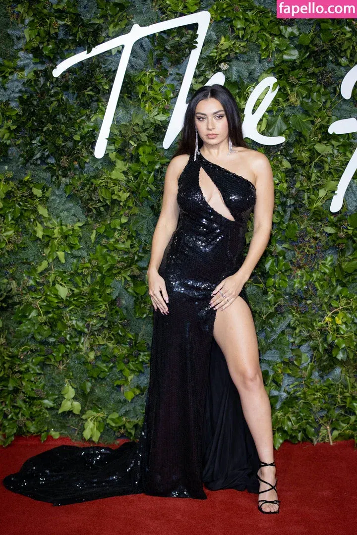 Charli XCX Onlyfans Photo Gallery 