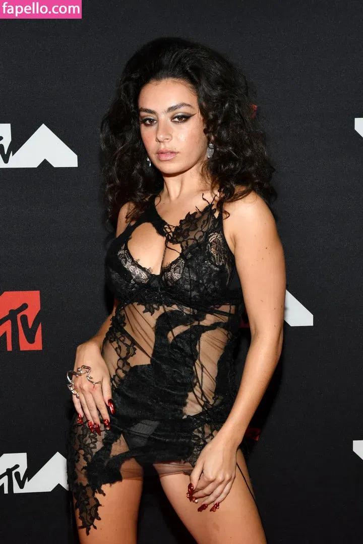 Charli XCX Onlyfans Photo Gallery 