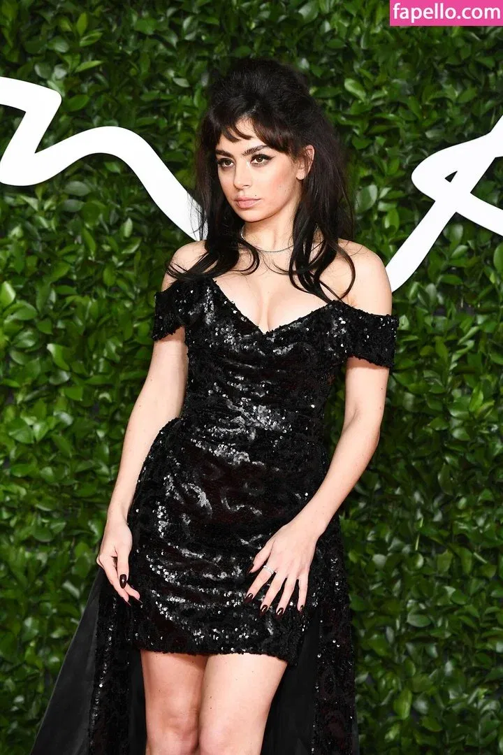 Charli XCX Onlyfans Photo Gallery 